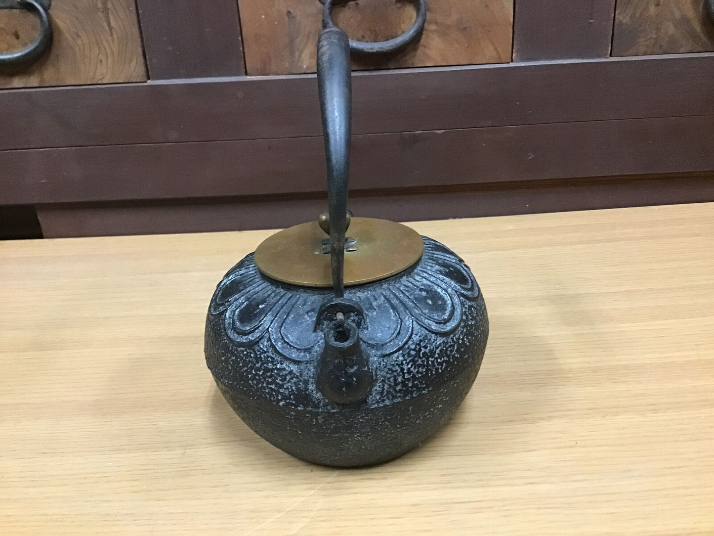 Y0559 TETSUBIN Flower Press Copper Lid Japanese Iron Tea Kettle Teapot antique