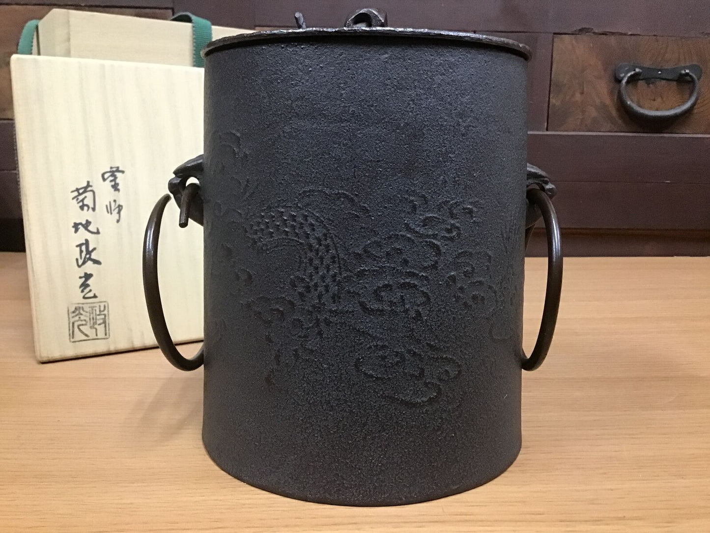 Y0561 CHAGAMA Unryugama cast dragon signed box Iron Kettle Teapot Japan antique
