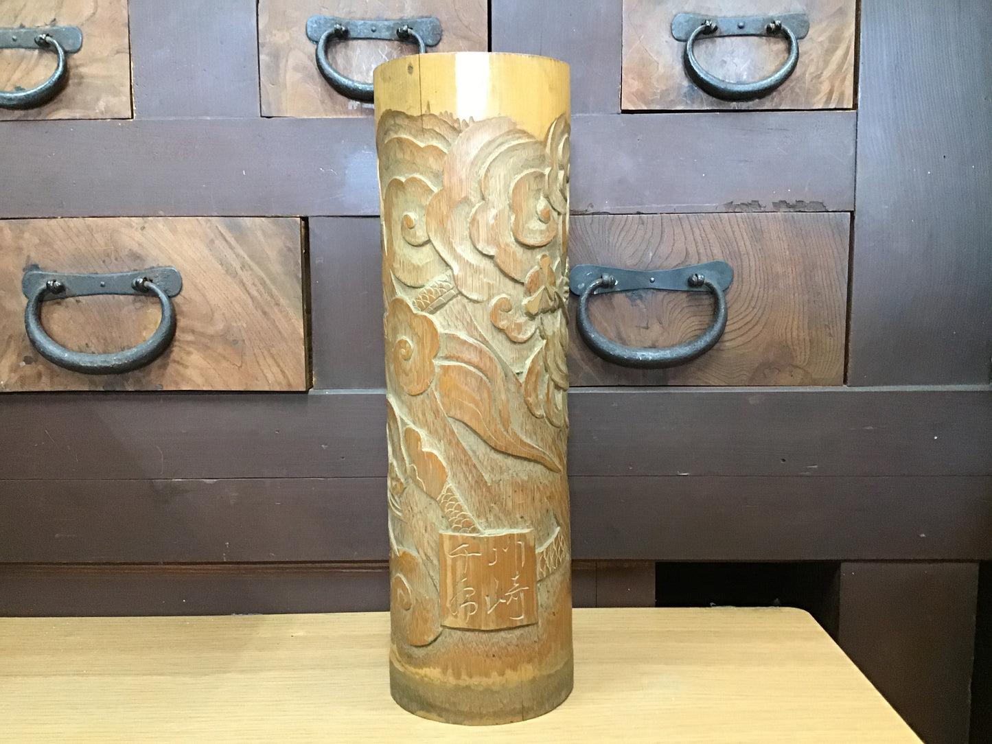 Y1111 FLOWER VASE Bamboo dragon carving signed Japanese antique ikebana kabin