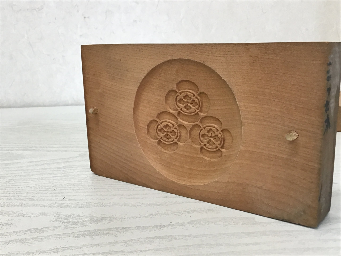 Y1554 KASHIGATA floral crest Japanese vintage Wooden Pastry Mold wagashi