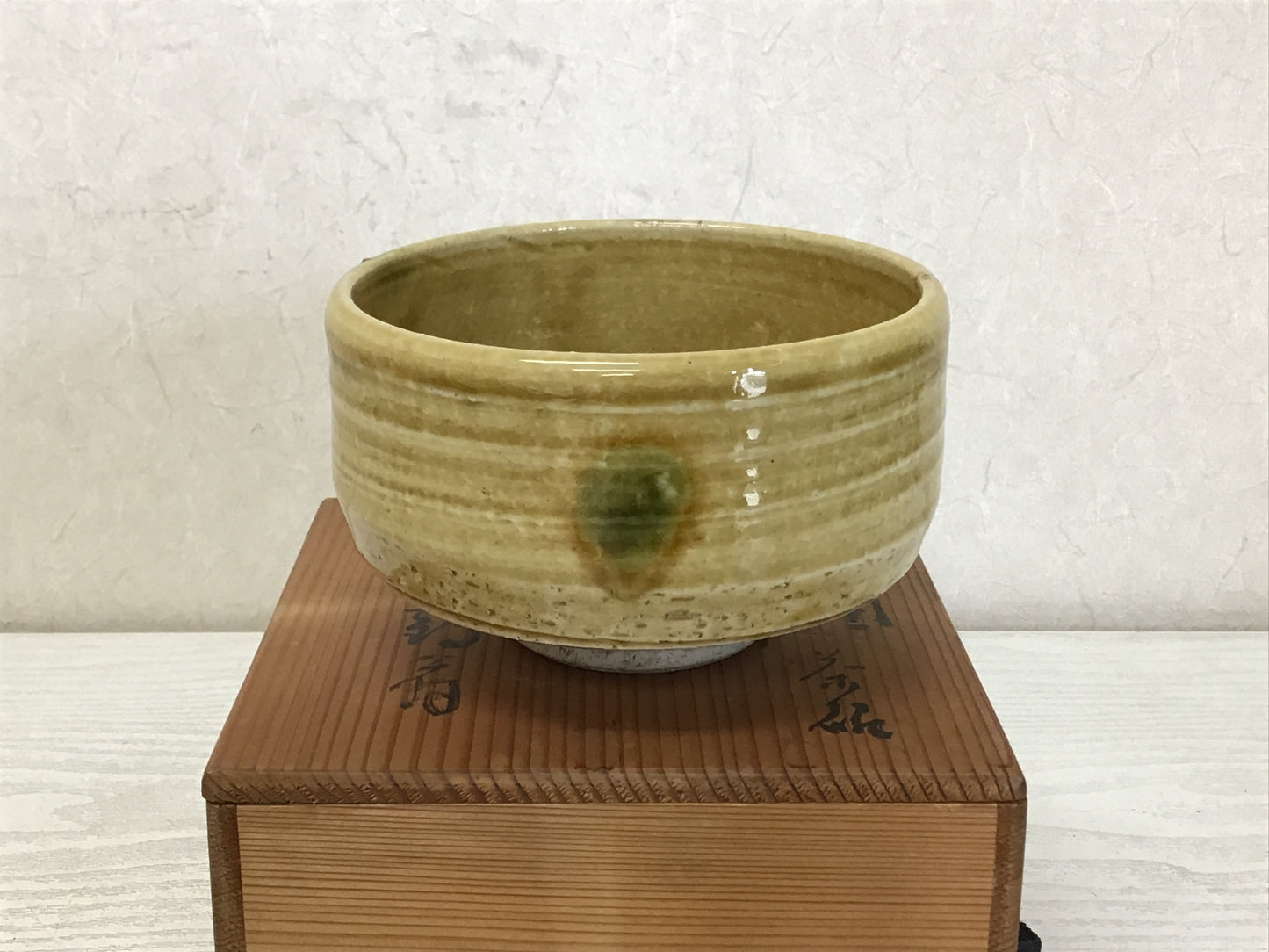 Y1565 CHAWAN Seto-ware yellow signed box Japanese bowl pottery tea ceremony