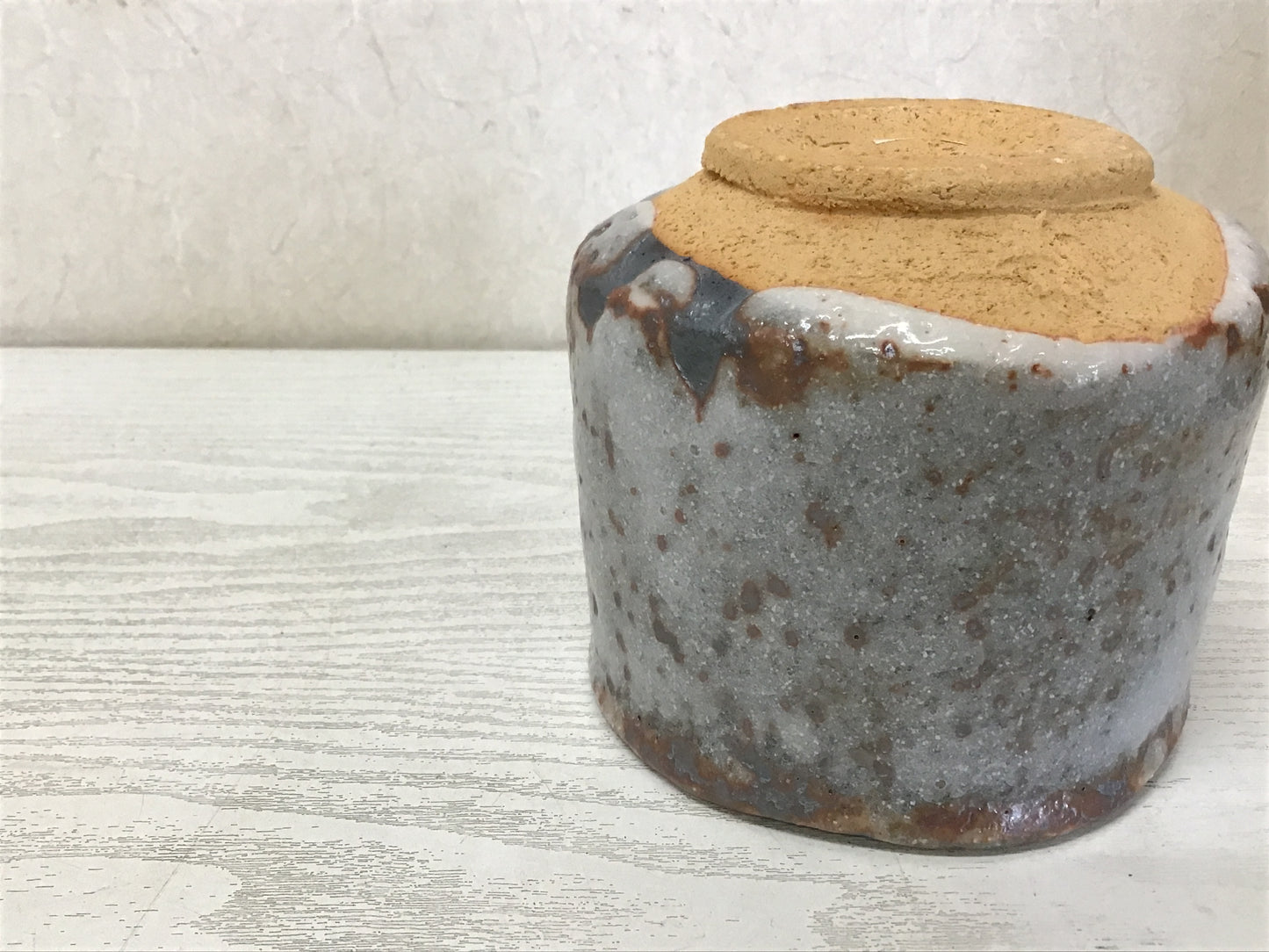 Y1587 CHAWAN Shino-ware signed box Japanese bowl pottery Japan tea ceremony