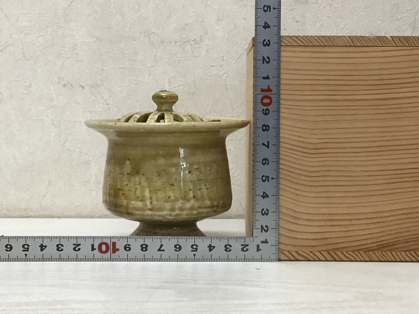 Y1601 KOURO Seto-ware yellow signed box Incense Burner fragrance aroma Japan