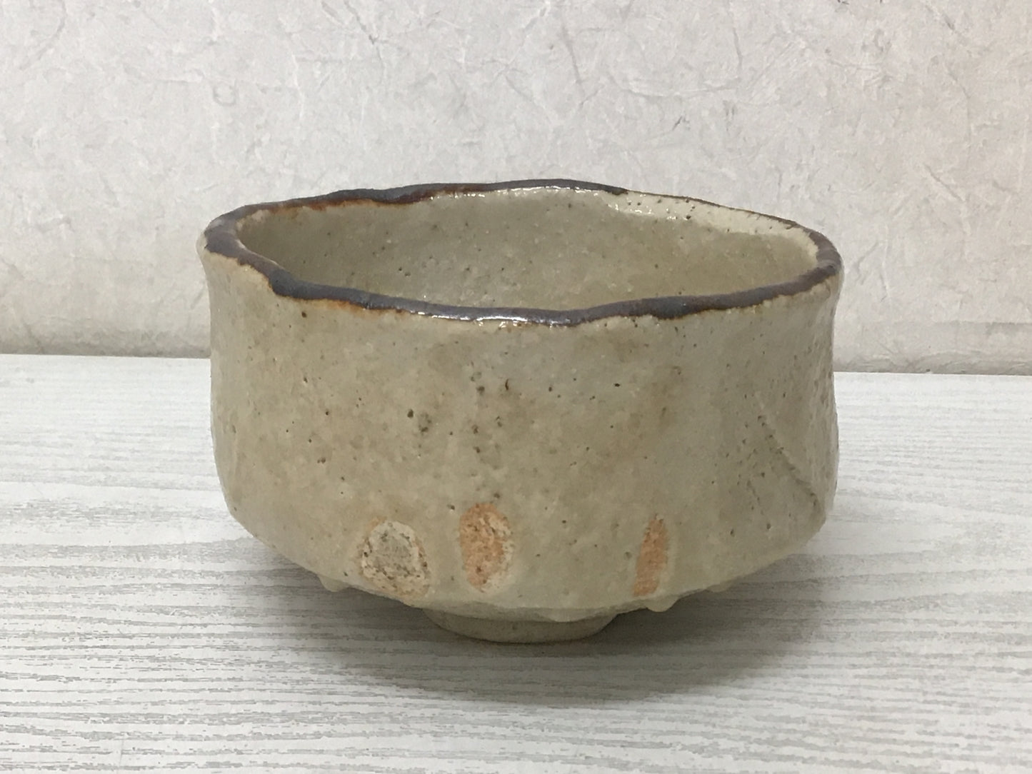 Y1632 CHAWAN Shino-ware signed box Japanese bowl pottery Japan tea ceremony