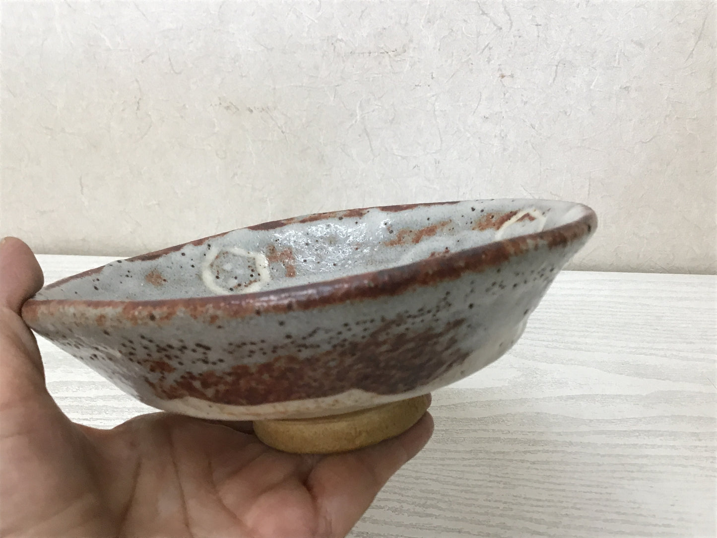 Y1636 CHAWAN Shino-ware flat signed box Japanese bowl pottery Japan tea ceremony