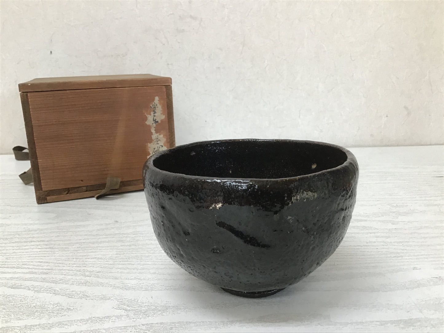 Y1919 CHAWAN Raku-ware Black signed box Japanese bowl pottery Japan tea ceremony