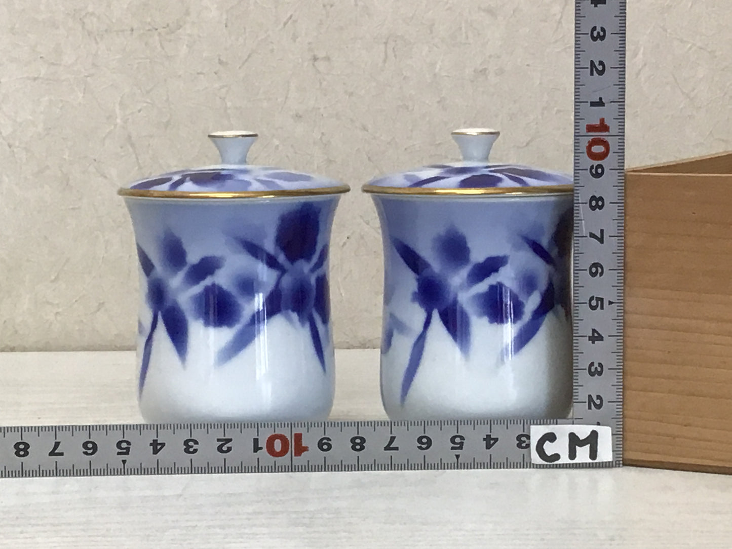 Y2003 YUNOMI Arita-ware Fukagawa Porcelain signed box Japanese pottery tea cup