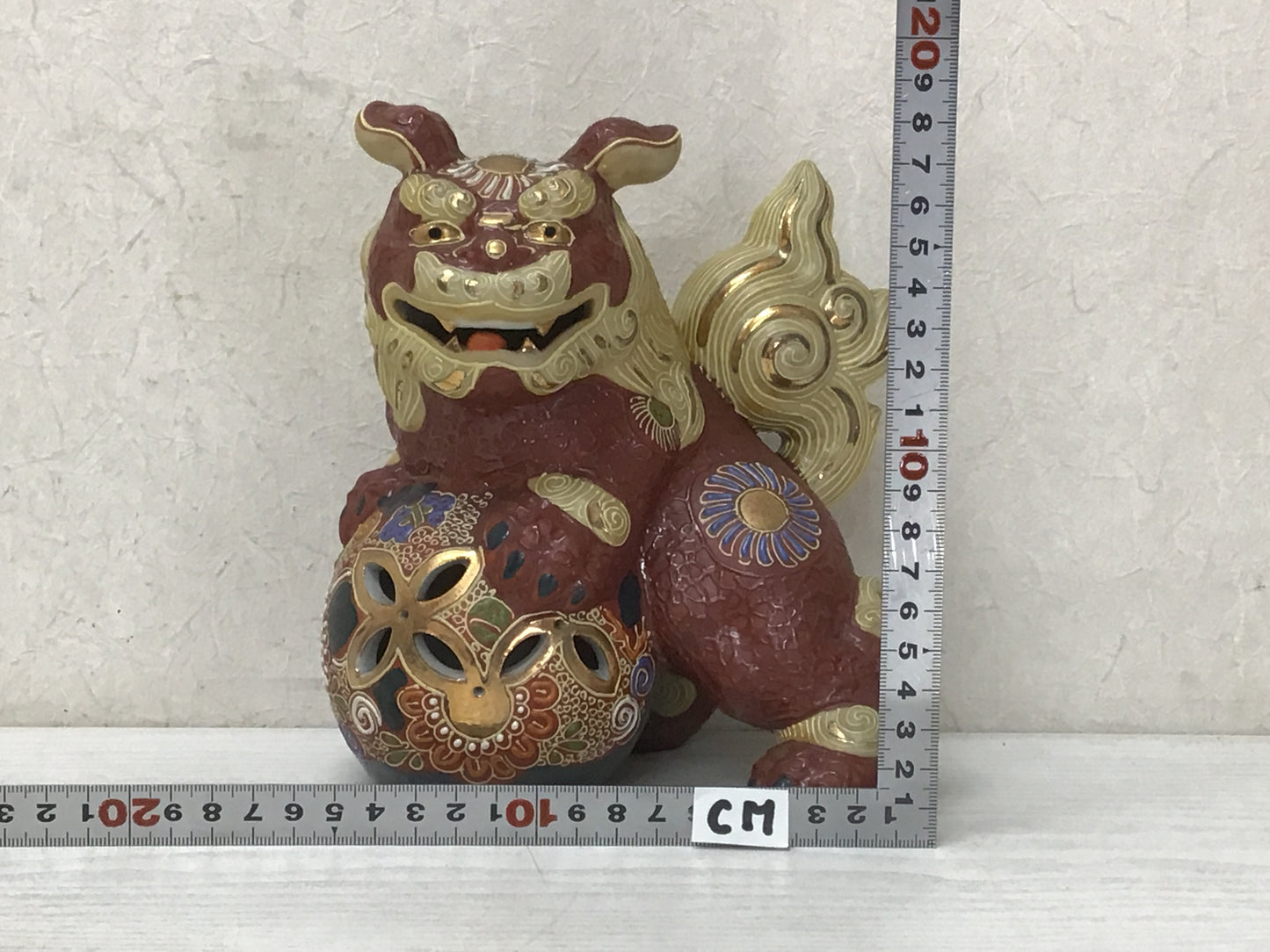 Y2063 OKIMONO Kutani-ware Lion figure figurine signed Japan antique home decor