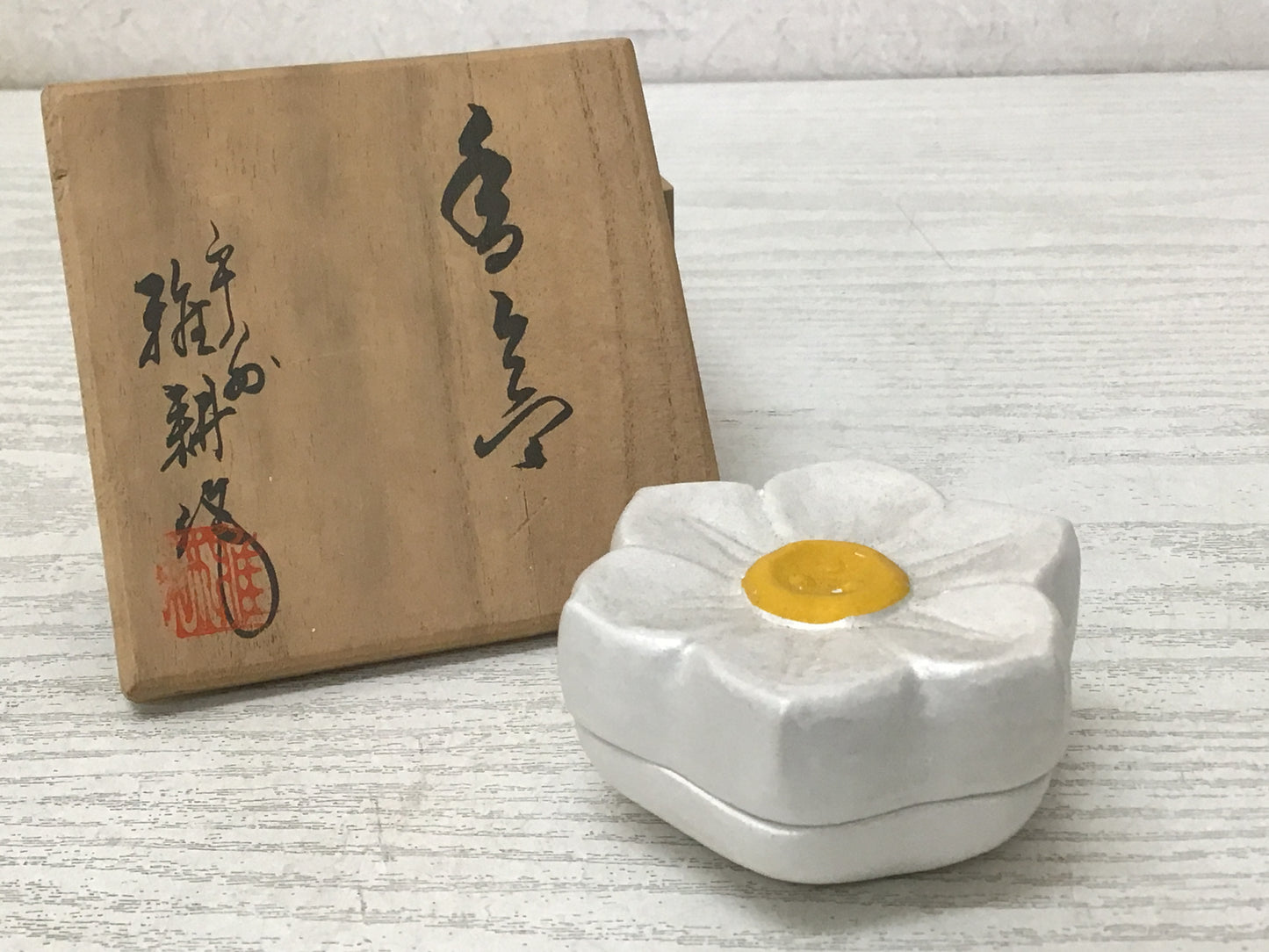 Y2076 BOX Kyo-ware Incense Container chrysanthemum signed box aroma fragrance