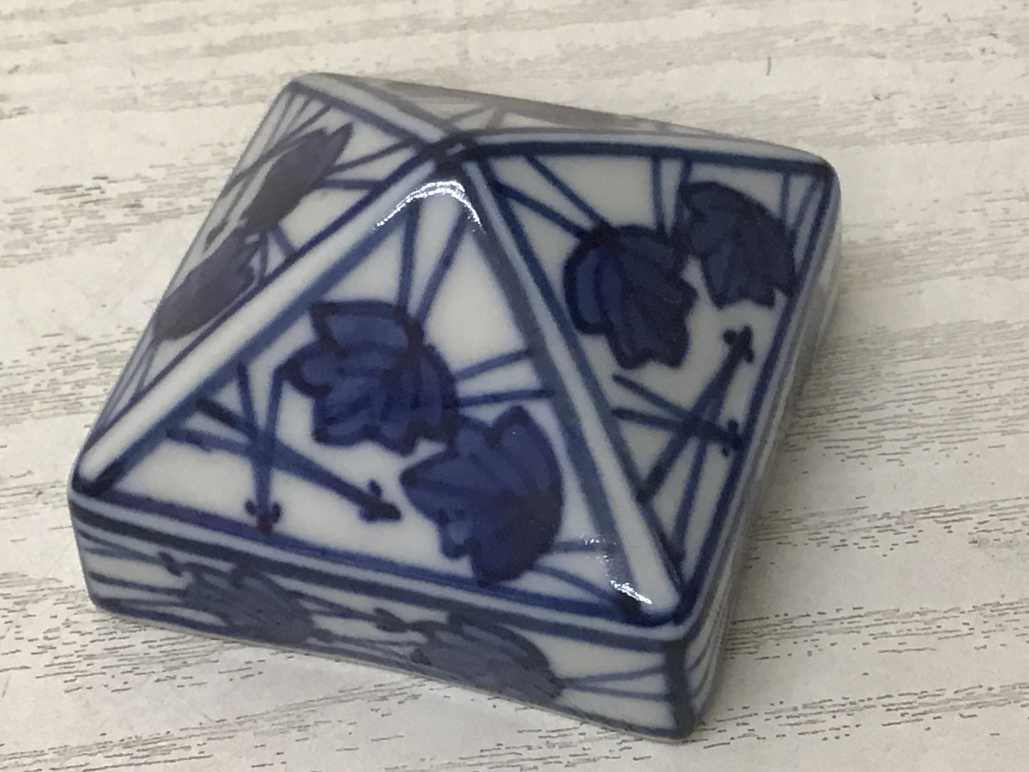 Y2078 BOX Seto-ware Incense Container underglaze blue signed box aroma fragrance