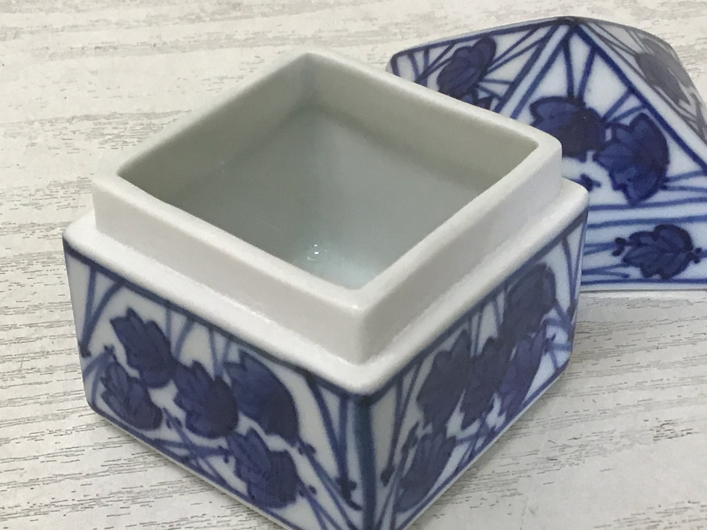 Y2078 BOX Seto-ware Incense Container underglaze blue signed box aroma fragrance