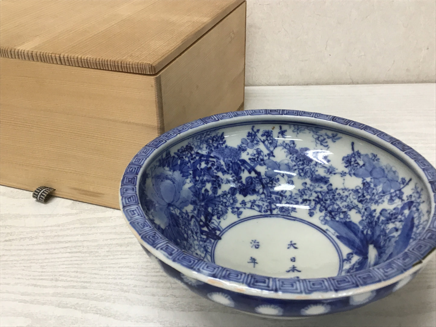 Y2103 CHAWAN Seto-ware underglaze confectionery signed box Japan pottery