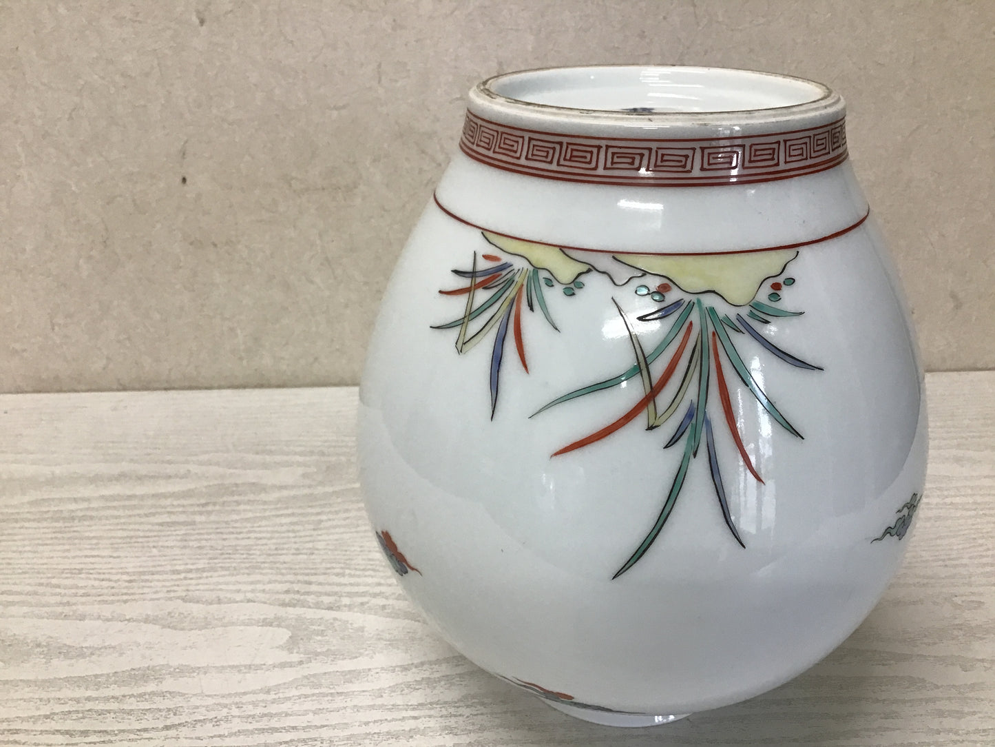 Y2157 FLOWER VASE 13th Kakiemon Sakaida signed box Japan antique ikebana decor