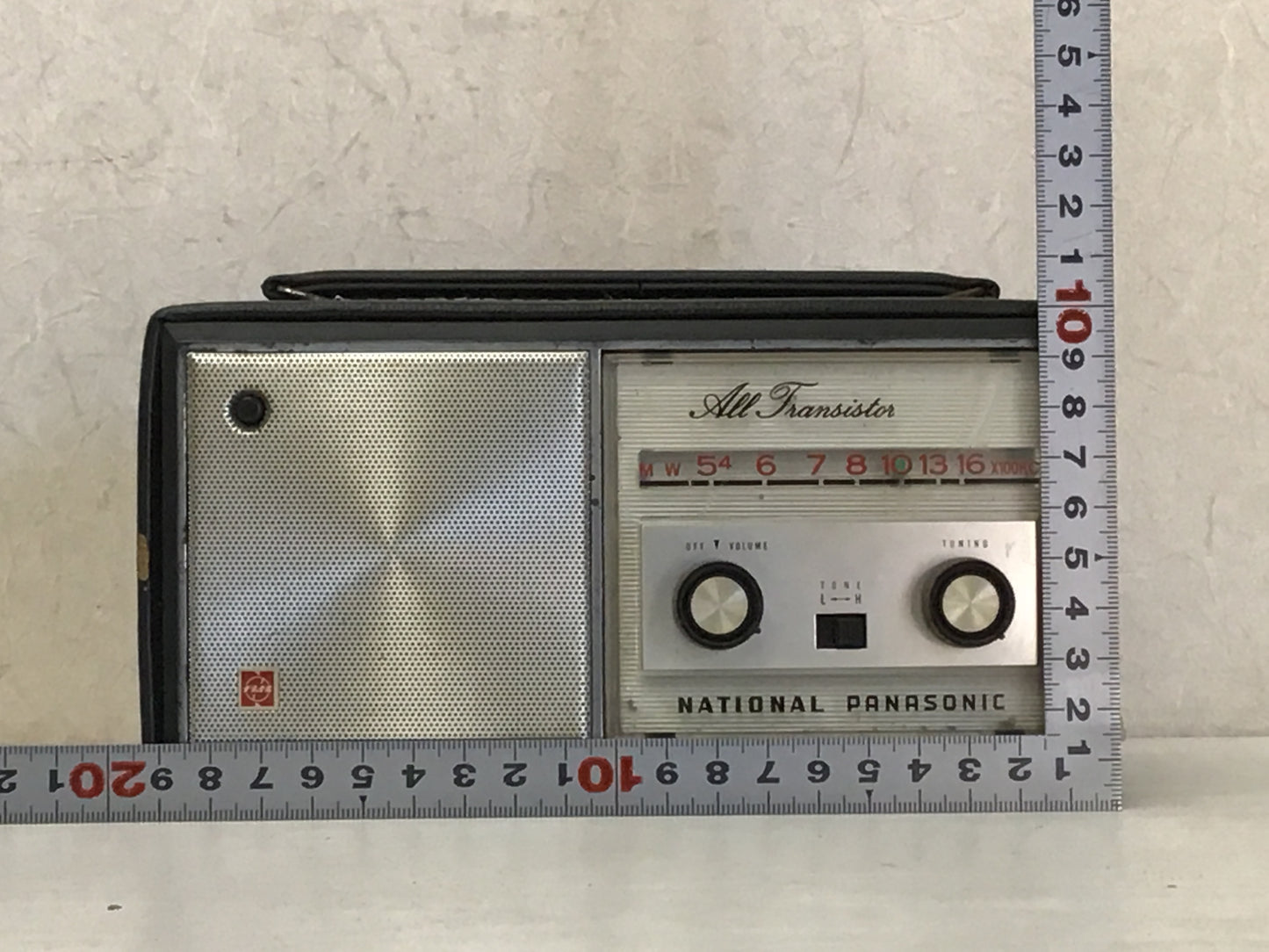Y2340 RADIO NATIONAL PANASONIC R-145 transistor portable Japan vintage news