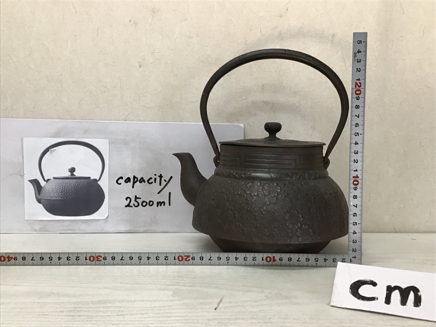Y2353 TETSUBIN Nanbu Nambu Cherry Blossoms signed Japan Iron Tea Kettle Teapot
