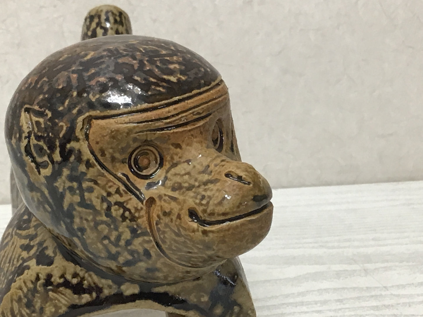 Y2544 OKIMONO Seto-ware Monkey figure signed Japan antique interior home decor