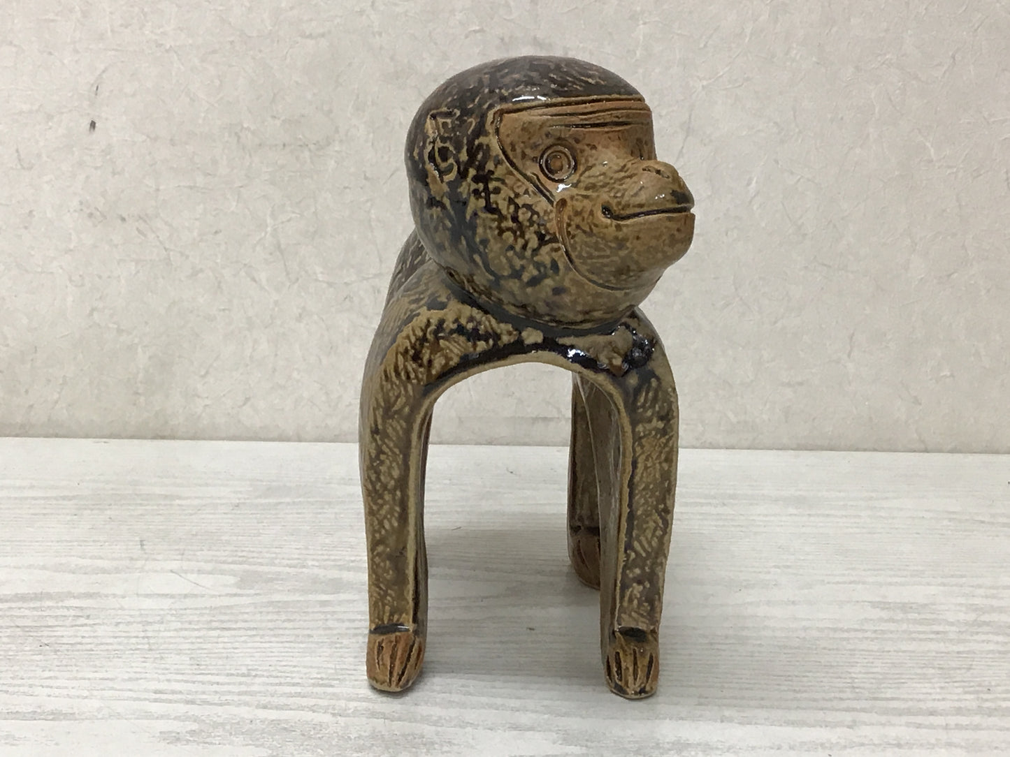 Y2544 OKIMONO Seto-ware Monkey figure signed Japan antique interior home decor