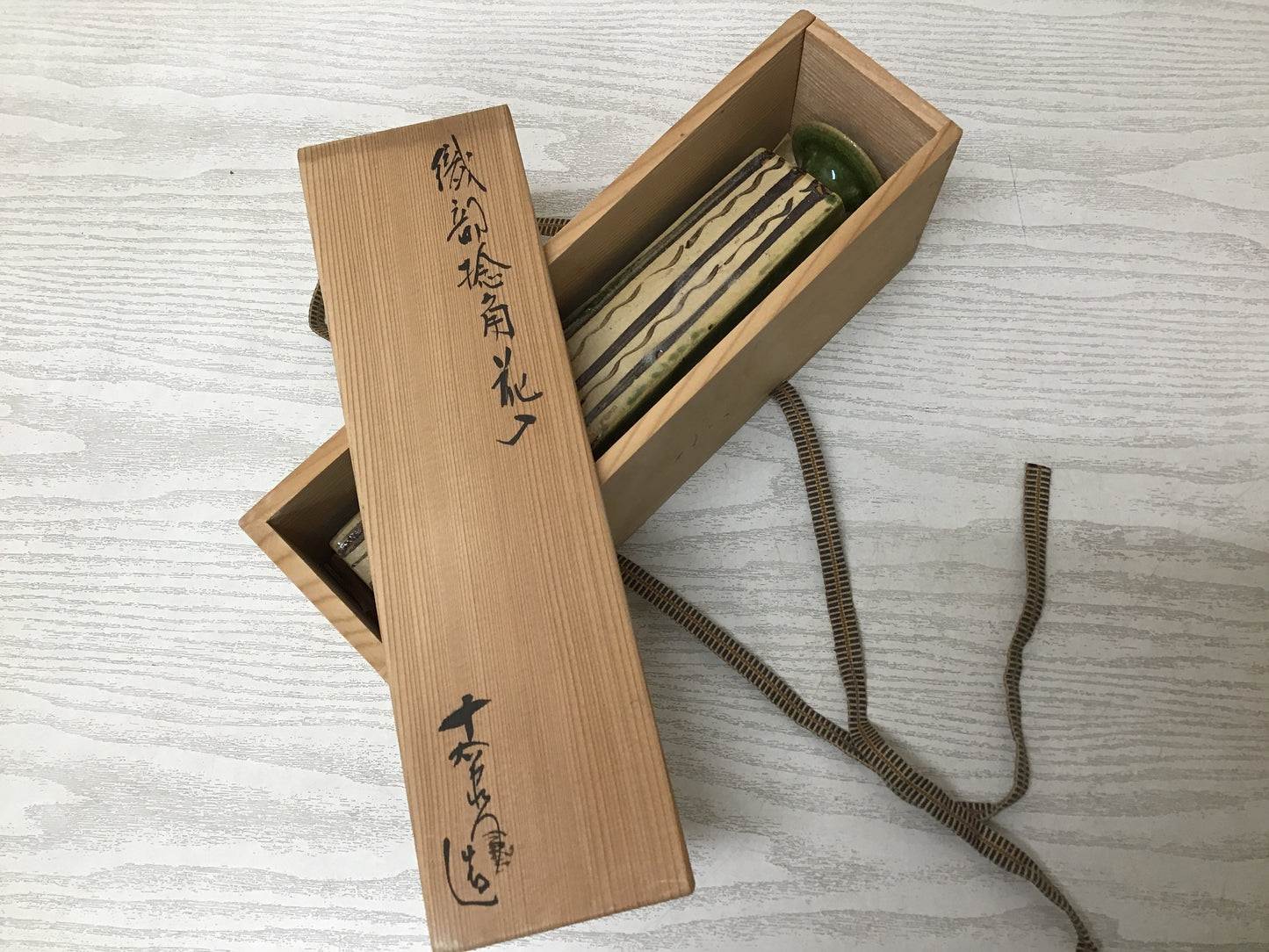 Y2681 FLOWER VASE Oribe-ware signed box Japan antique ikebana interior decor