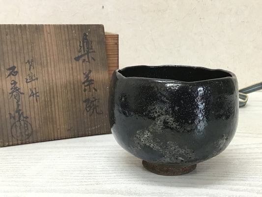 Y2738 CHAWAN Raku-ware Black signed box Japan tea ceremony antique vintage bowl