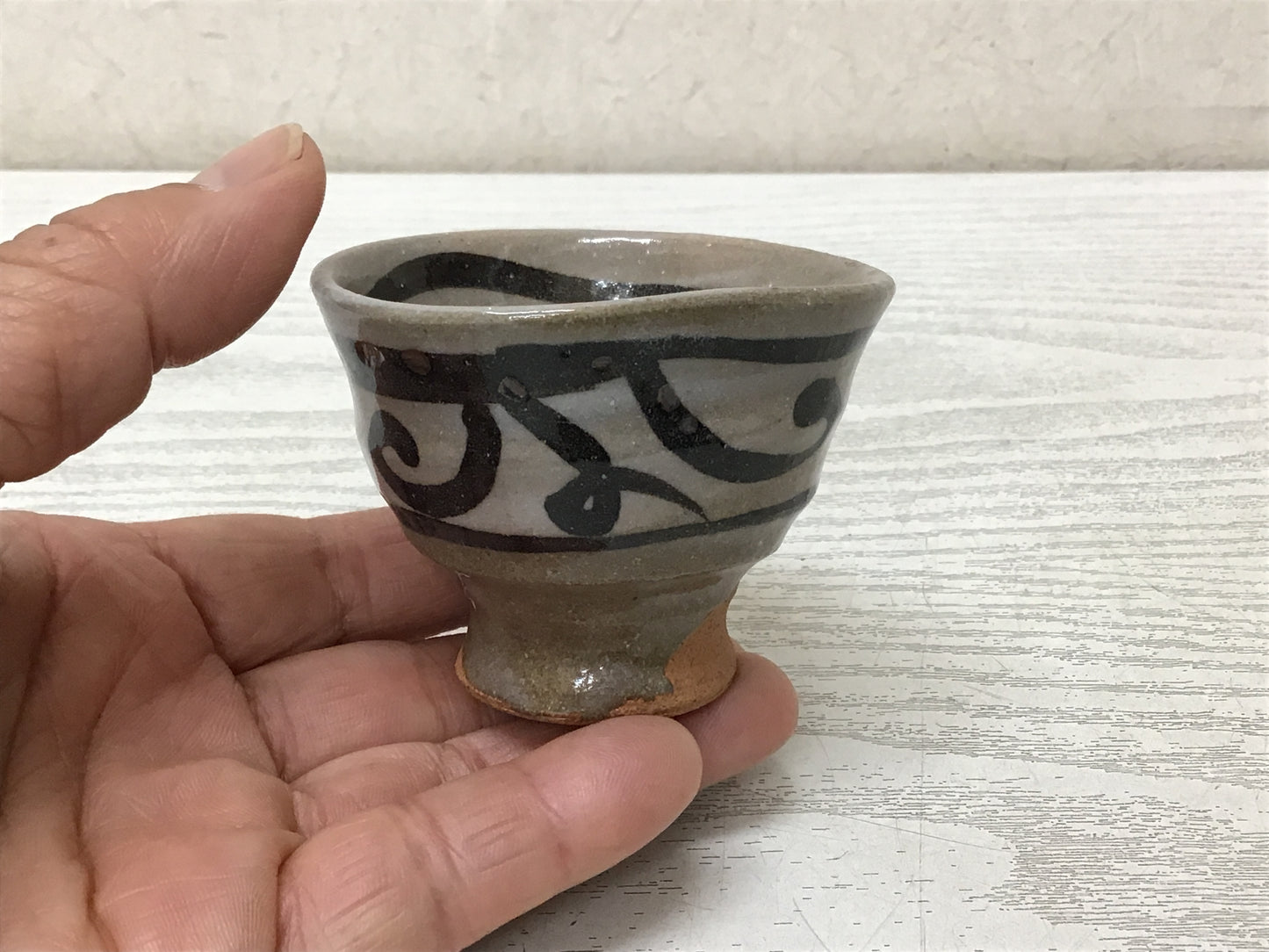 Y2761 CHAWAN Karatsu-ware sake cup signed box Japanese bowl pottery Japan