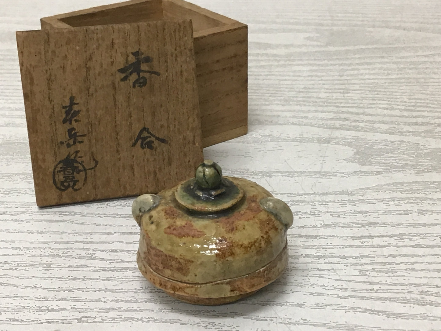 Y2811 BOX Seto-ware Yellow Tea Pot signed box Japanese incense container antique