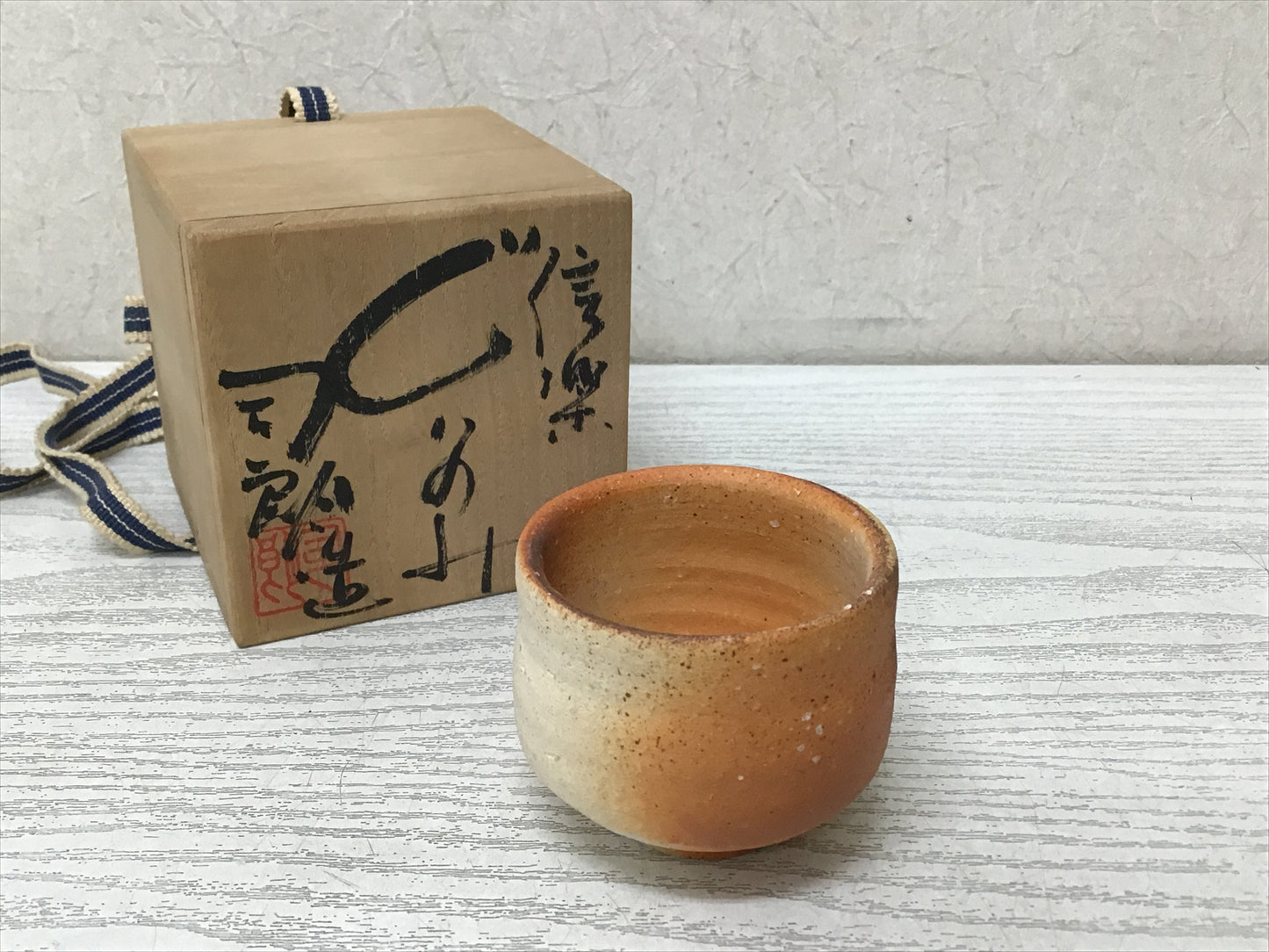 Y2872 CHAWAN Shigaraki-ware sake cup signed box Japanese bowl pottery antique