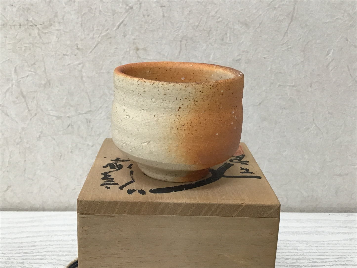 Y2872 CHAWAN Shigaraki-ware sake cup signed box Japanese bowl pottery antique