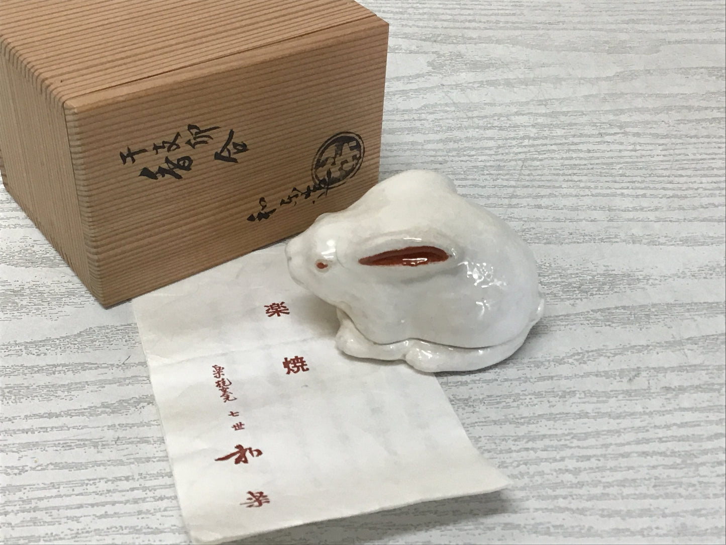 Y2882 BOX Raku-ware Rabbit signed box Japanese incense container decor antique