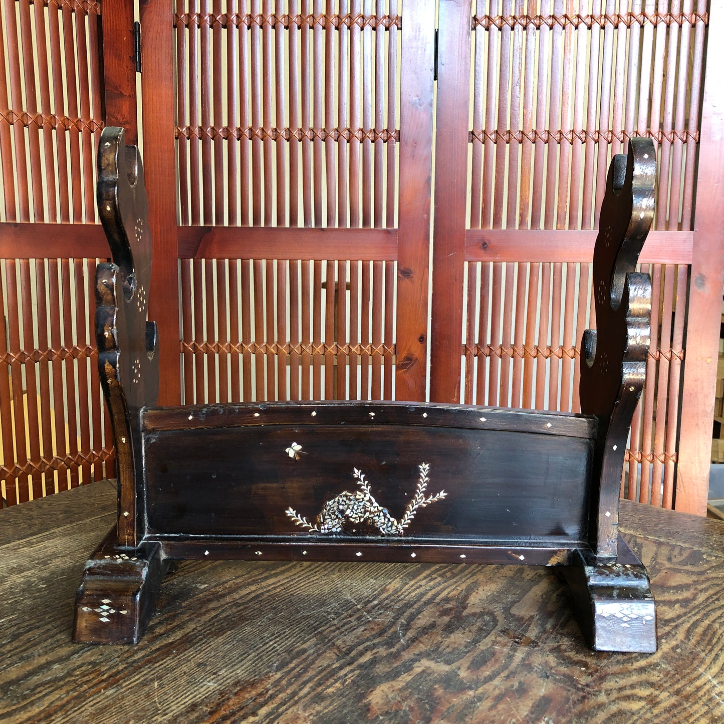 Y3143 OKIMONO Sword Rack kanata holder Raden work Makie Japanese antique