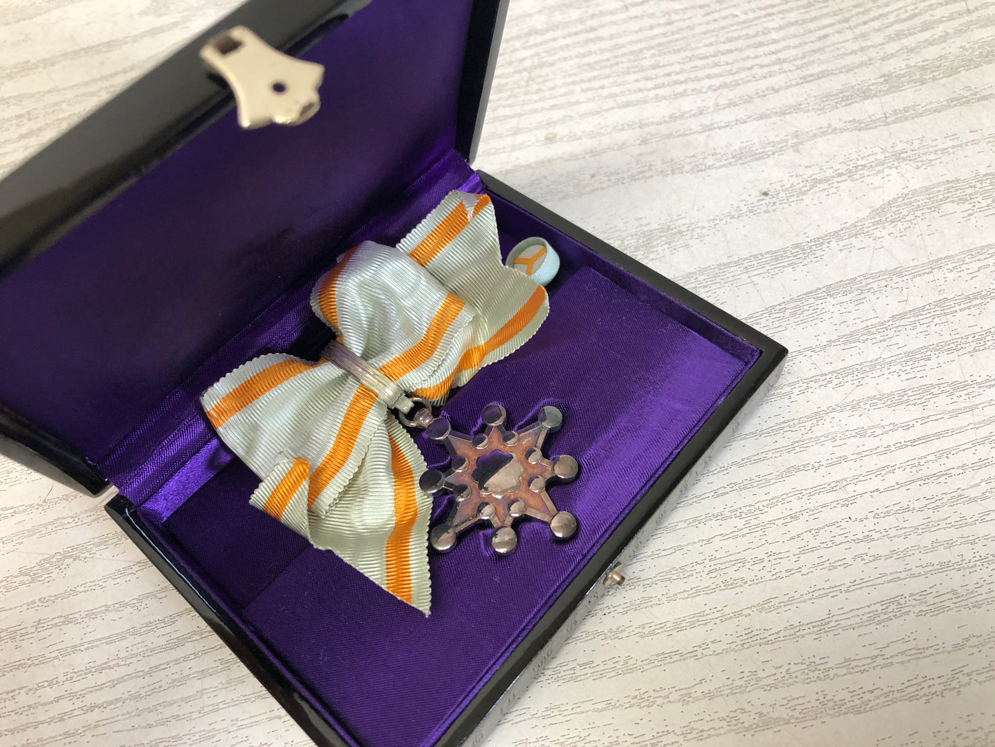 Y3228 KUNSHO Order of the Sacred Treasure 8th prize box Japan military medal