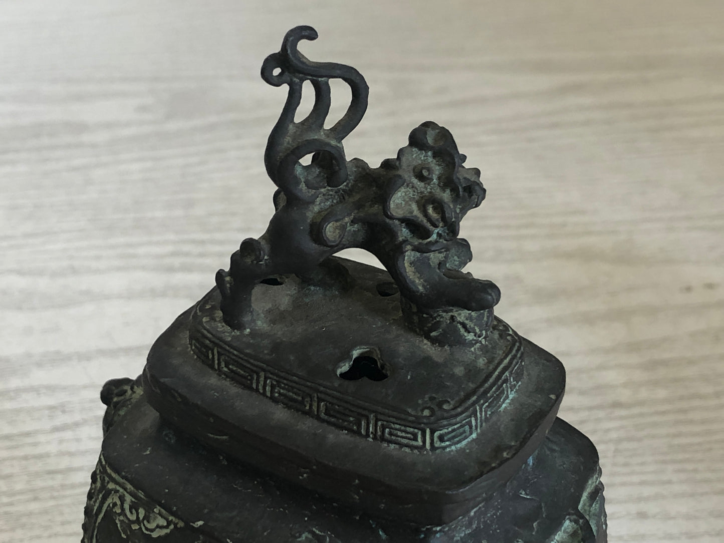 Y3354 KOURO Copper Dragon Lion knob signed Japan fragrance aroma incense burner