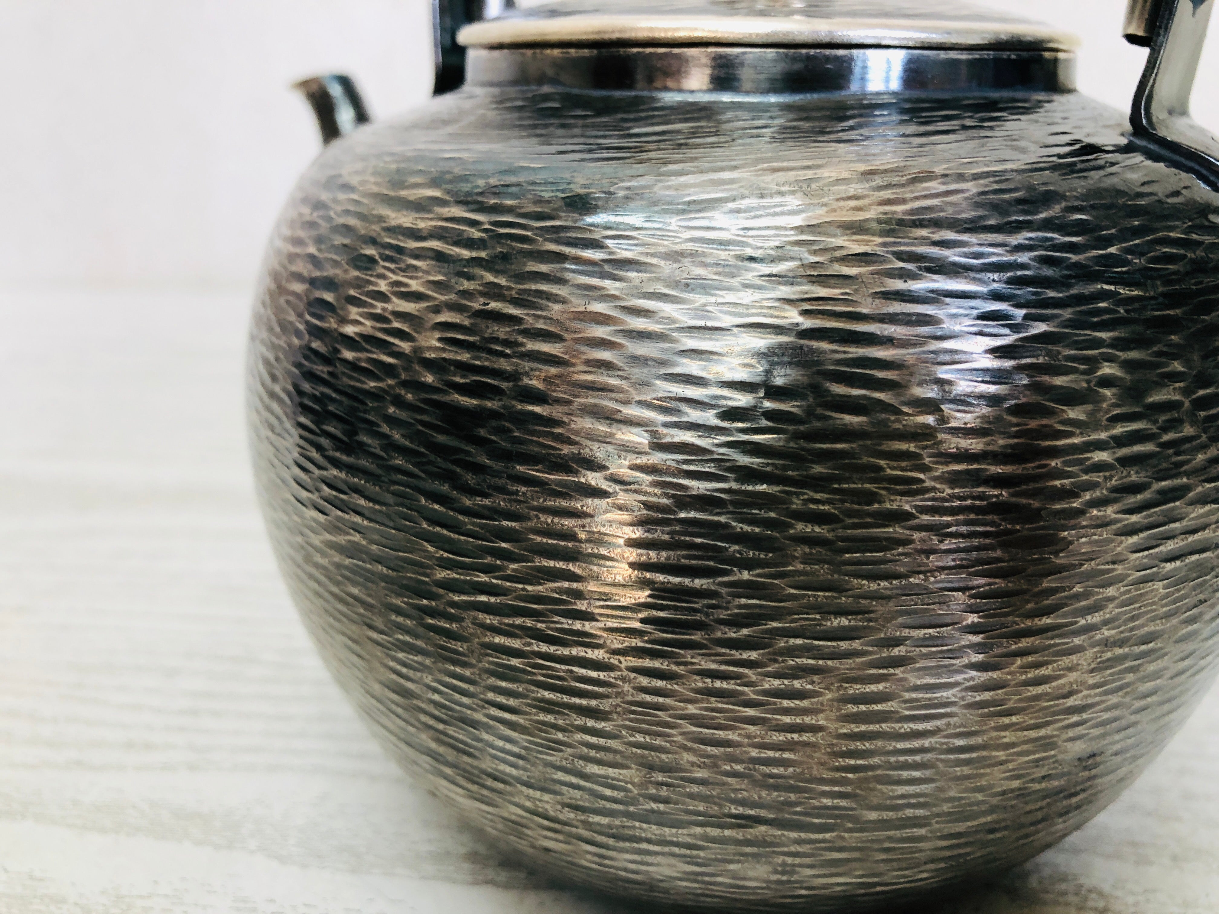 Y3545 KETTLE oxidized silver cedar pattern signed box pot Japan teapot  antique