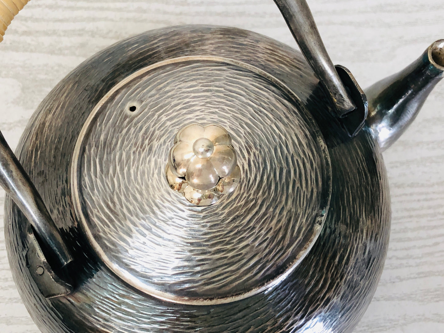 Y3545 KETTLE oxidized silver cedar pattern signed box pot Japan teapot antique
