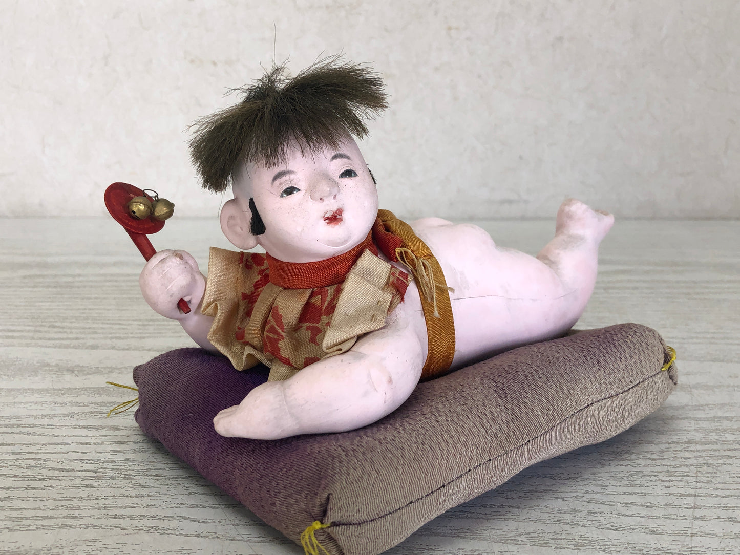 Y3578 NINGYO Crawling Baby Doll  Toy figure figurine Japanese vintage antique