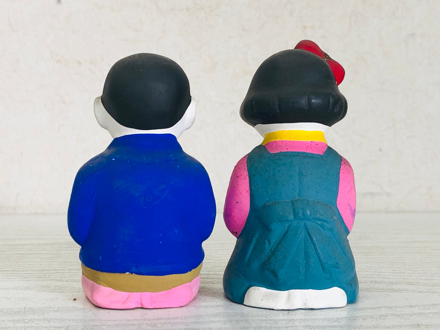 Y3580 NINGYO Clay Doll male female pair praying Japanese vintage antique Japan