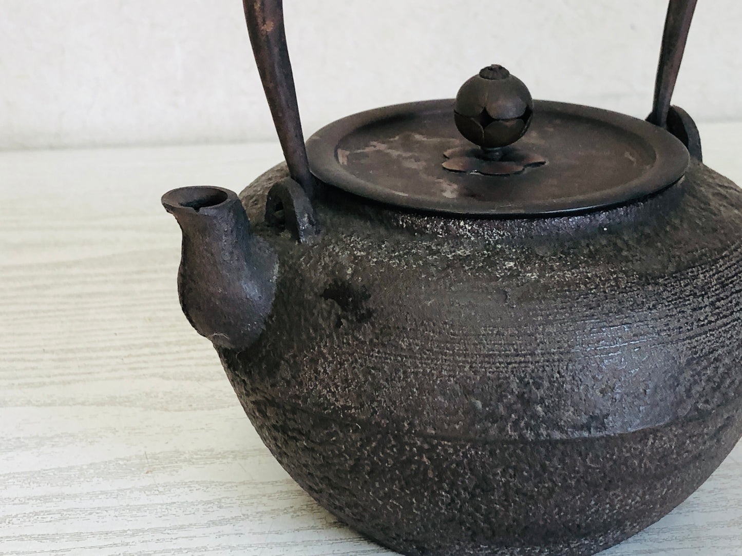Y3614 TETSUBIN Iron Teapot Copper Lid  brush pattern Tea Kettle Japan antique