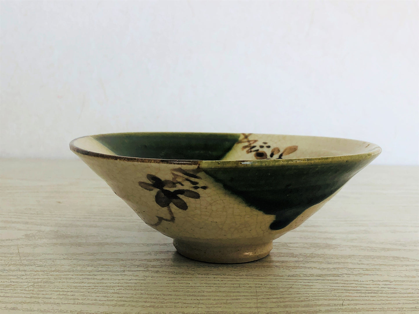 Y3737 CHAWAN Oribe-ware flat signed Japan antique tea ceremony bowl cup pottery