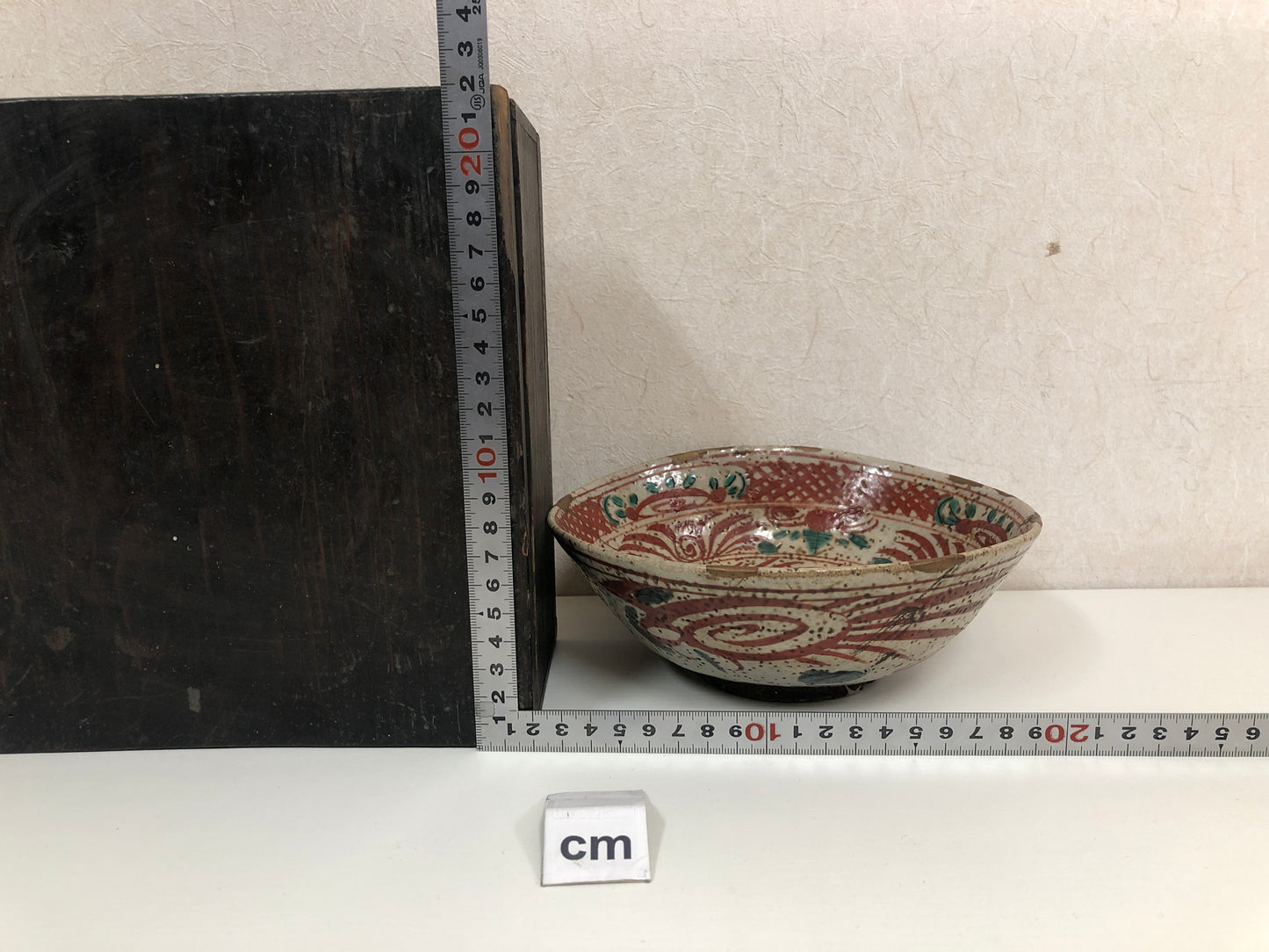 Y3919 CHAWAN Inuyama-ware red picture kintsugi box Japan confectionery bowl