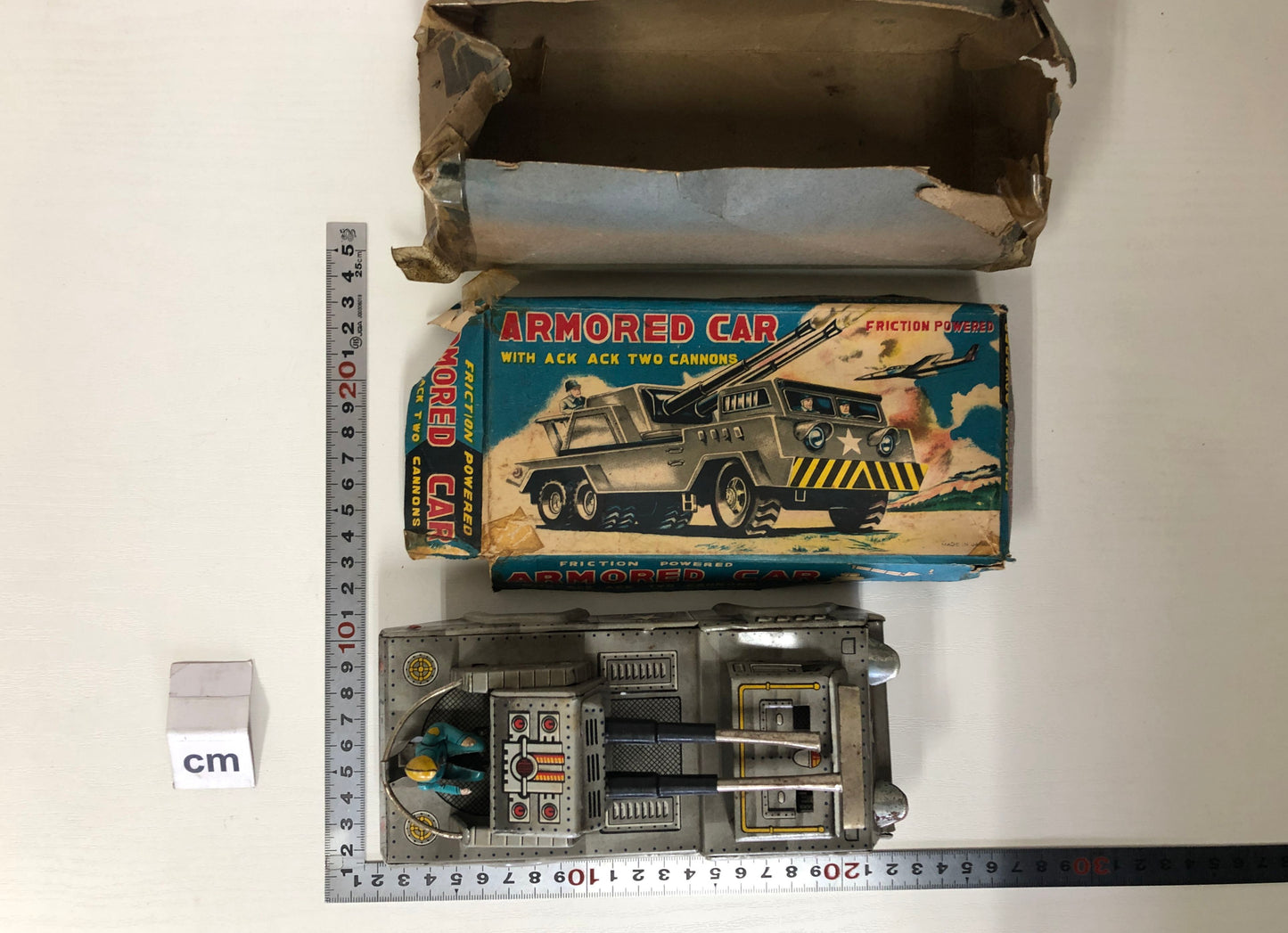Y3971 TIN TOY Tank armored car combat vehicle box Japanese antique vintage