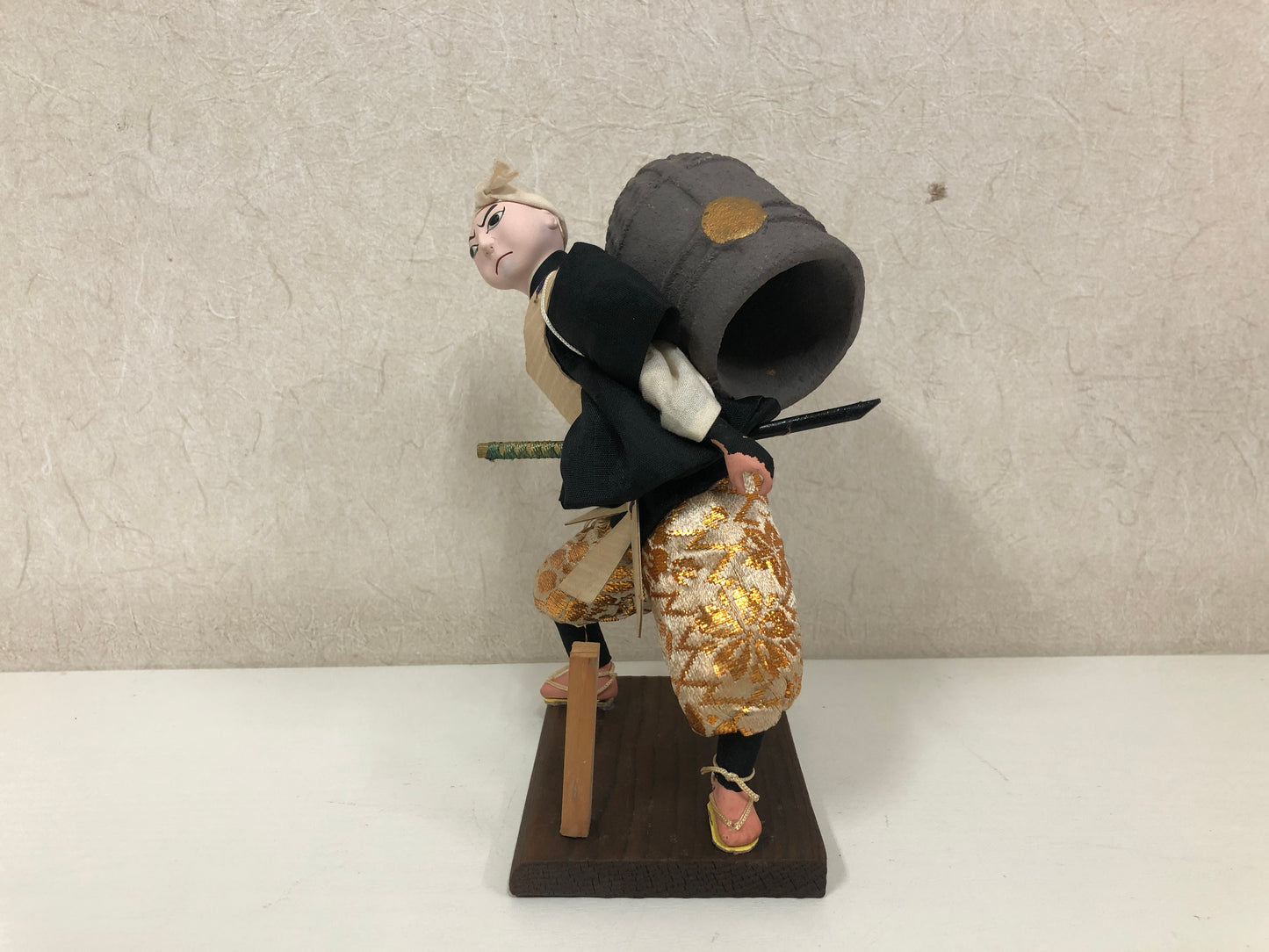 Y4094 NINGYO Man carrying bell doll Japan vintage figure antique interior decor
