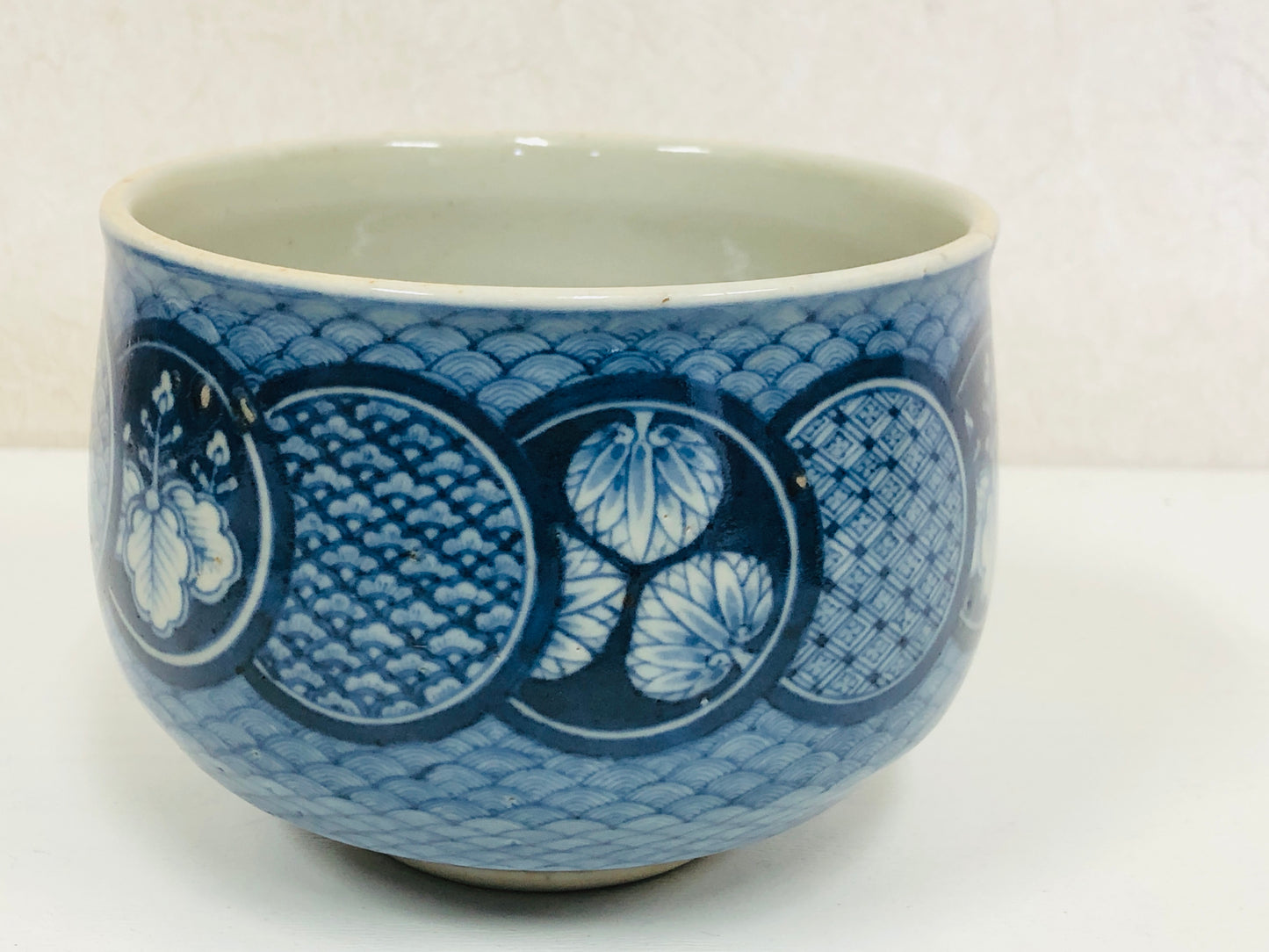 Y4112 CHAWAN Seto-ware underglaze blue signed Japan antique tea ceremony bowl