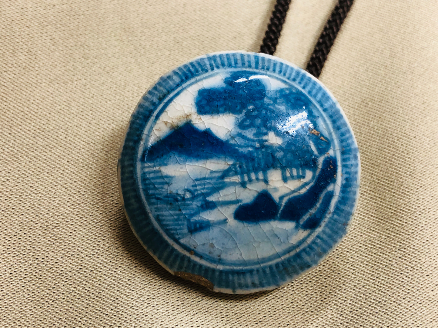 Y4215 NETSUKE Manju pottery underglaze blue Japan antique kimono accessory