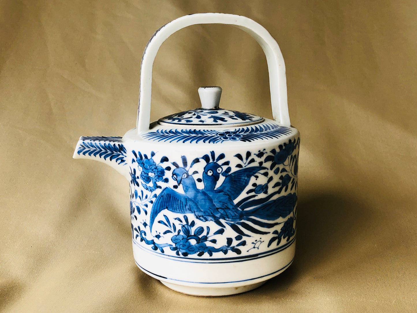 Y4247 TEA POT Imari-ware teapot underglaze blue antique Japan vintage tableware