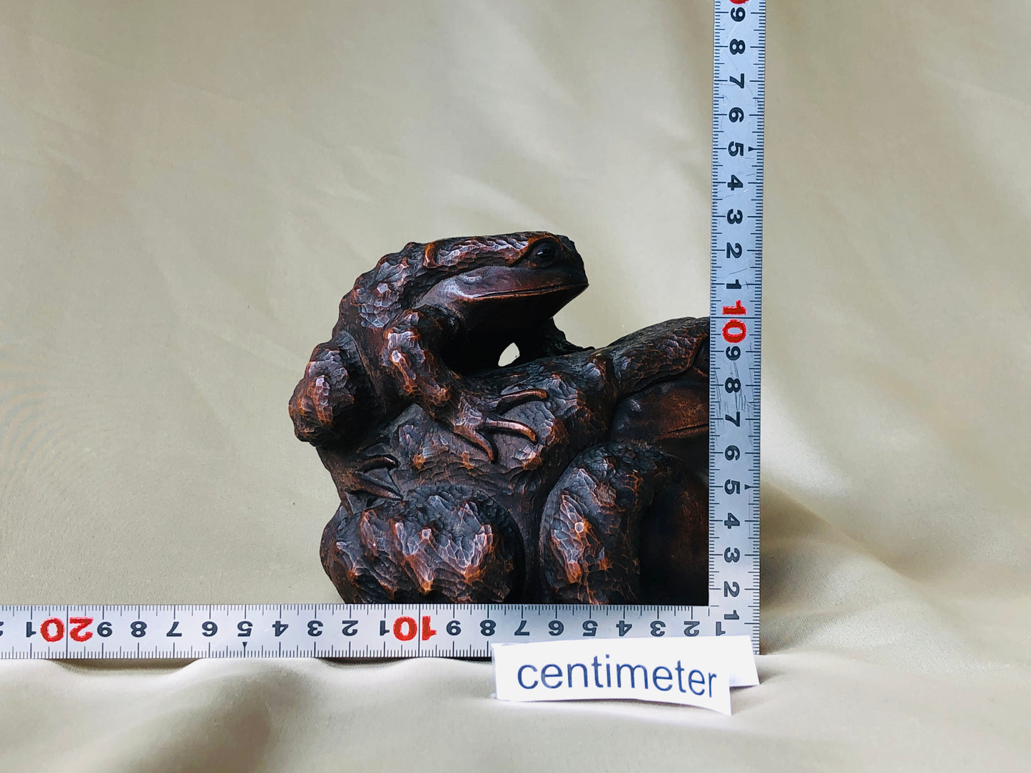 Y4254 OKIMONO wood carving Parent Child Frog figure signed Japan antique vintage