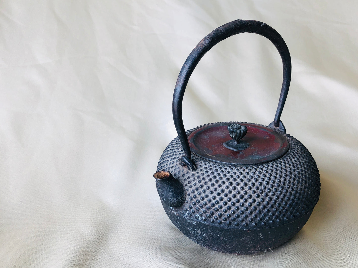 Y4266 TETSUBIN Iron kettle Arare pattern Japan antique tea pot vintage tableware