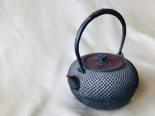 Y4266 TETSUBIN Iron kettle Arare pattern Japan antique tea pot vintage tableware