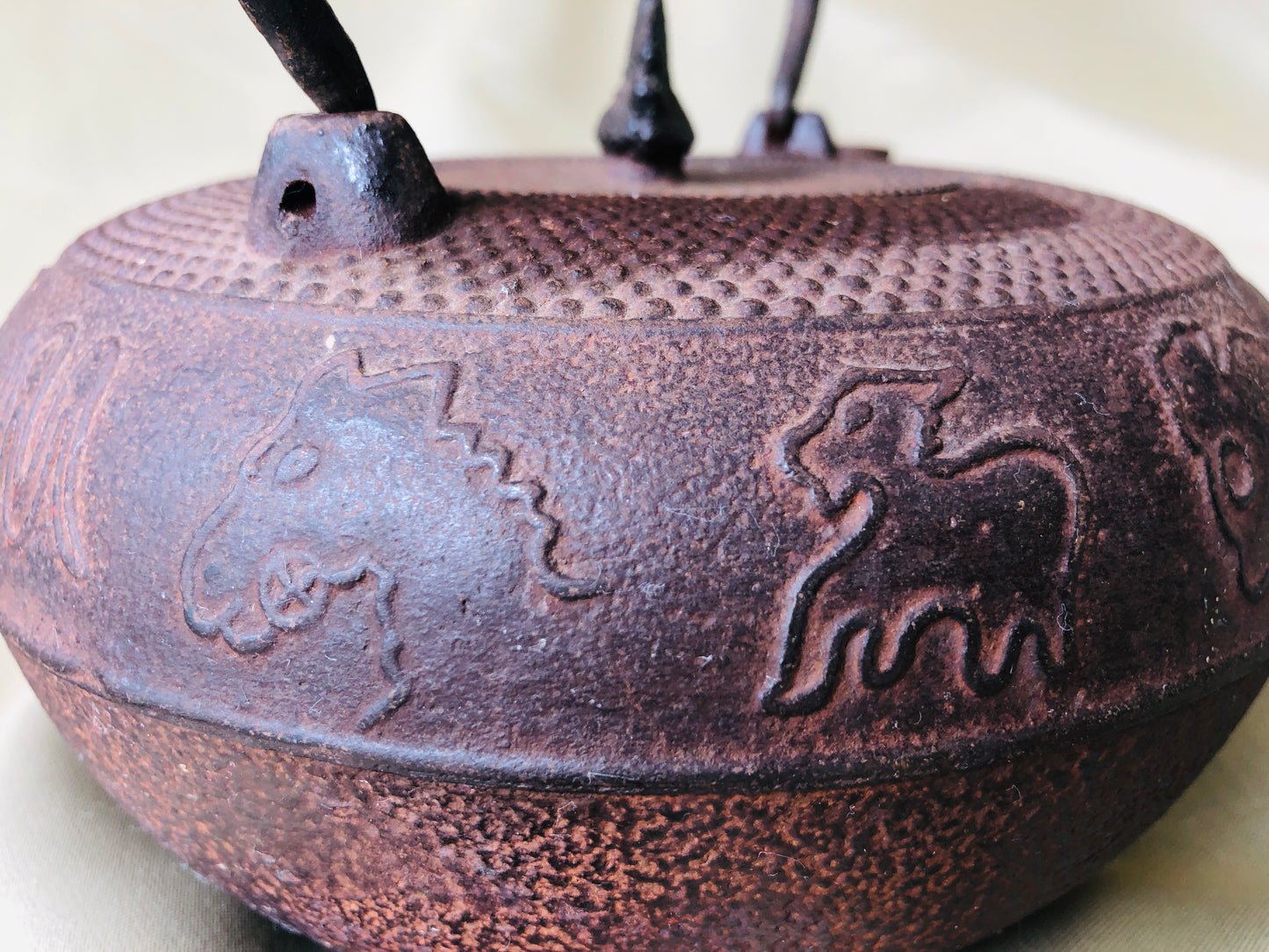 Y4267 TETSUBIN Nanbu Nambu Iron kettle Zodiac pattern signed Japan antique pot