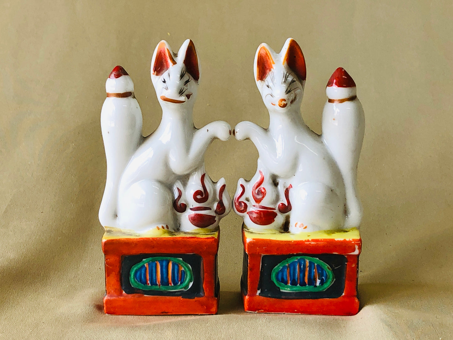 Y4364 OKIMONO Inari Fox pair ceramics figure figurine Japan antique vintage