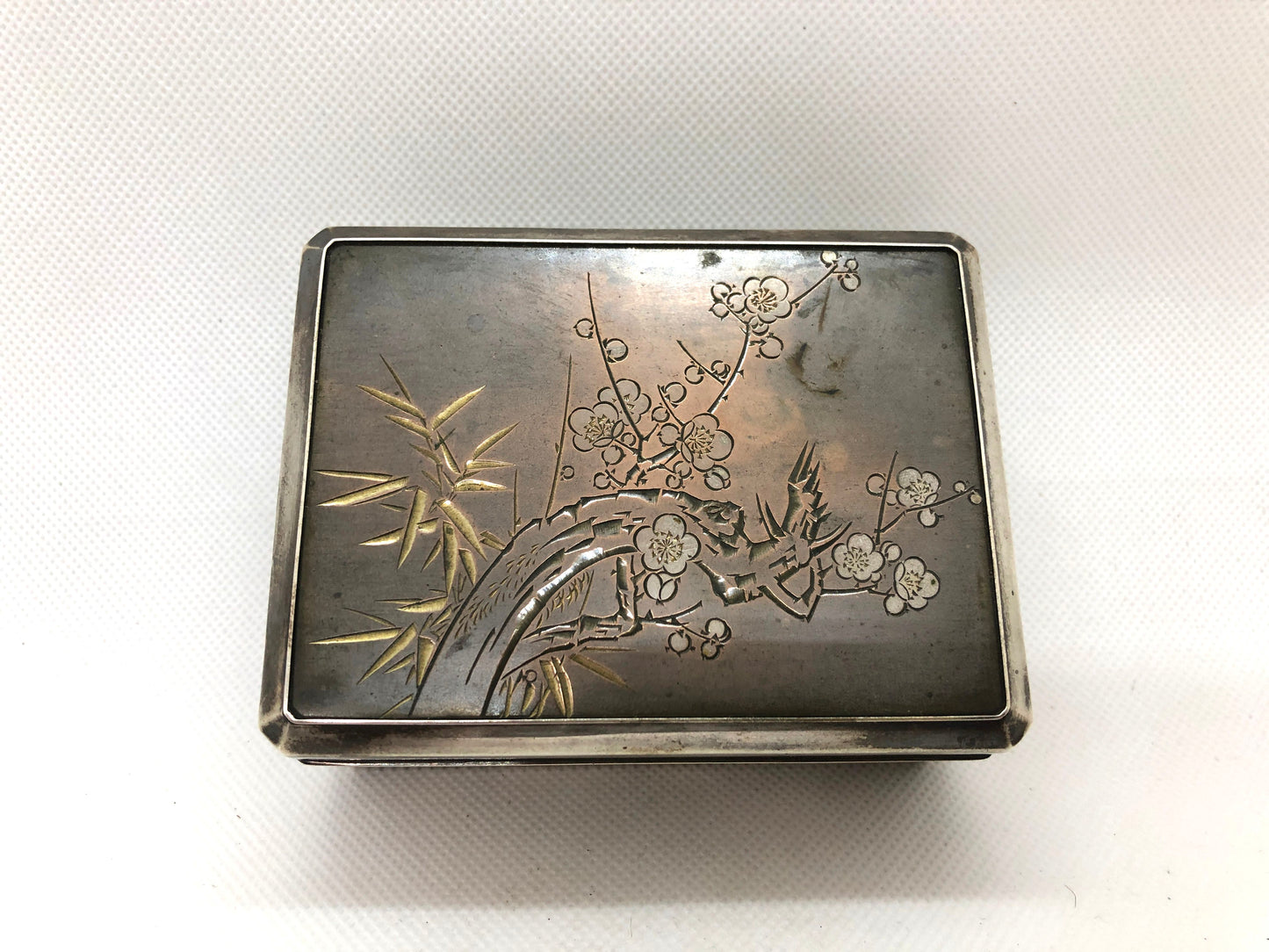 Y4454 BOX Silver accessory case metal engraving Japan antique vintage containter