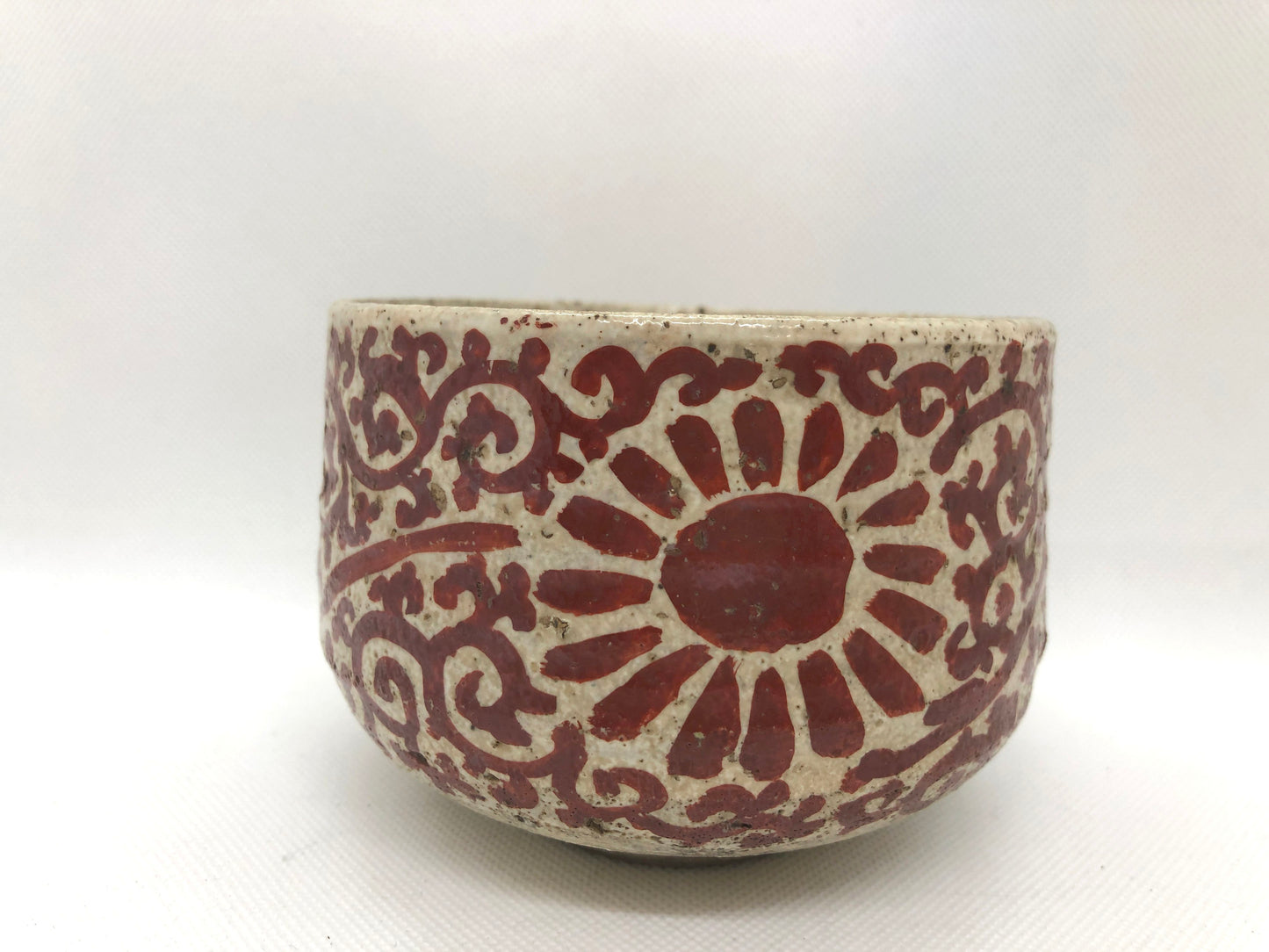 Y4460 CHAWAN Inuyama-ware red arabesque signed Japan antique tea ceremony bowl